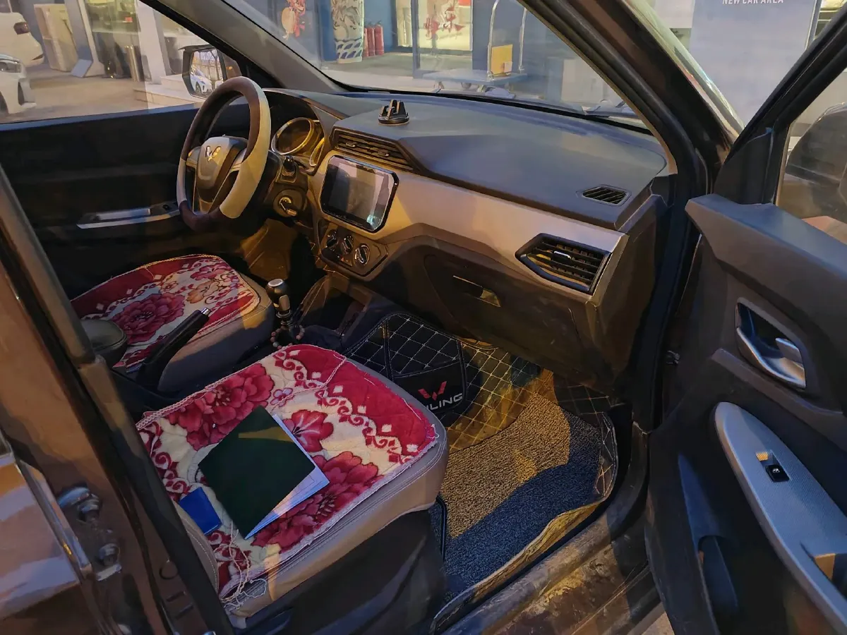 2019 WuLing HongGuang 1.5L 99HP L4 6MT,autocango,china used car exporter,china ev exporter,chinese used car exporter,chinese used ev exporter