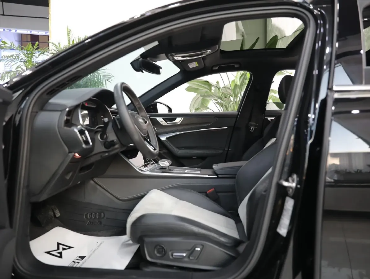 2023 Audi A6L 2.0T 245HP L4 7DCT,autocango,china used car exporter,china ev exporter,chinese used car exporter,chinese used ev exporter