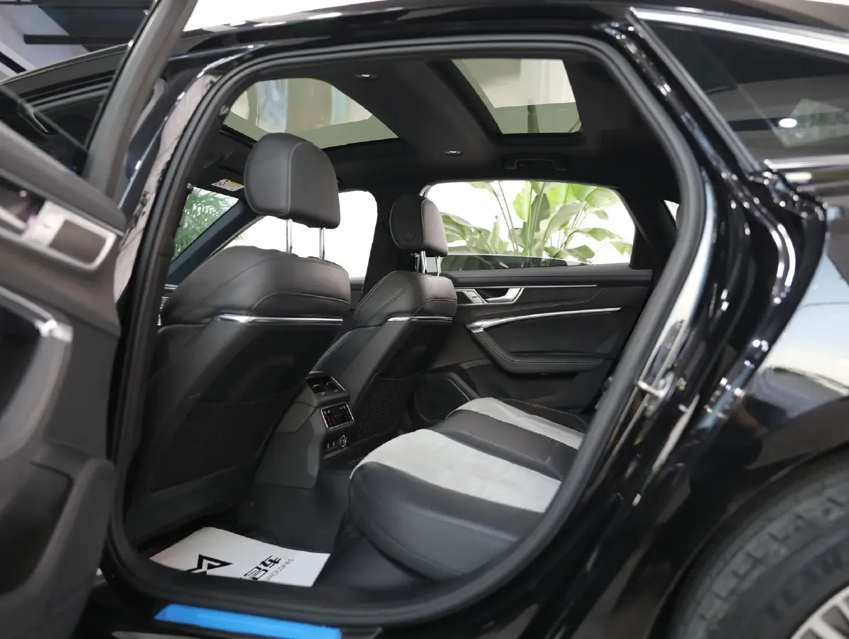 2023 Audi A6L 2.0T 245HP L4 7DCT,autocango,china used car exporter,china ev exporter,chinese used car exporter,chinese used ev exporter