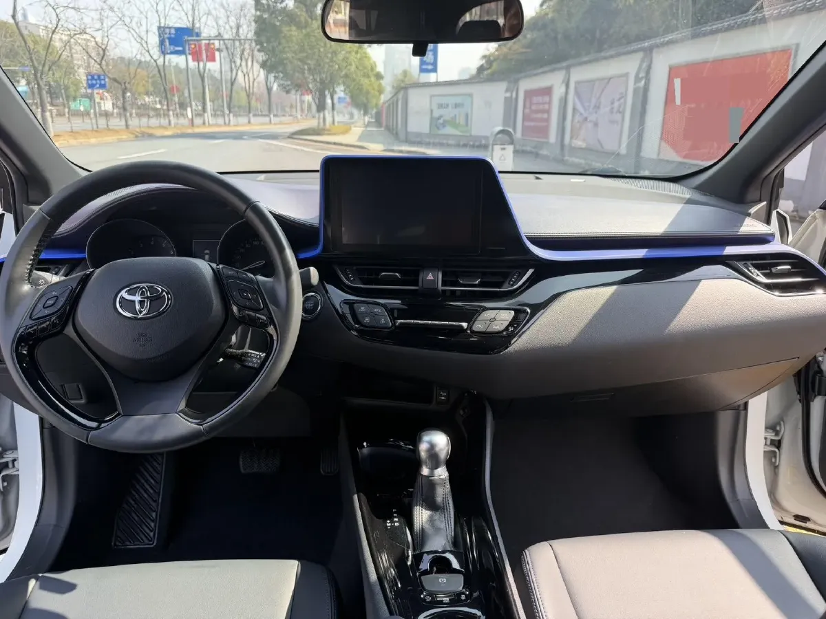 2021 Toyota C-HR 2.0L 171HP L4 CVT,autocango,china used car exporter,china ev exporter,chinese used car exporter,chinese used ev exporter