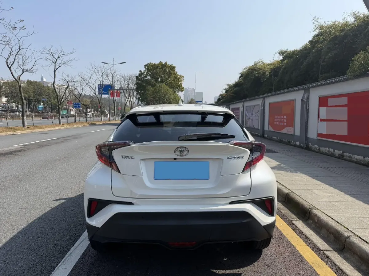 2021 Toyota C-HR 2.0L 171HP L4 CVT,autocango,china used car exporter,china ev exporter,chinese used car exporter,chinese used ev exporter