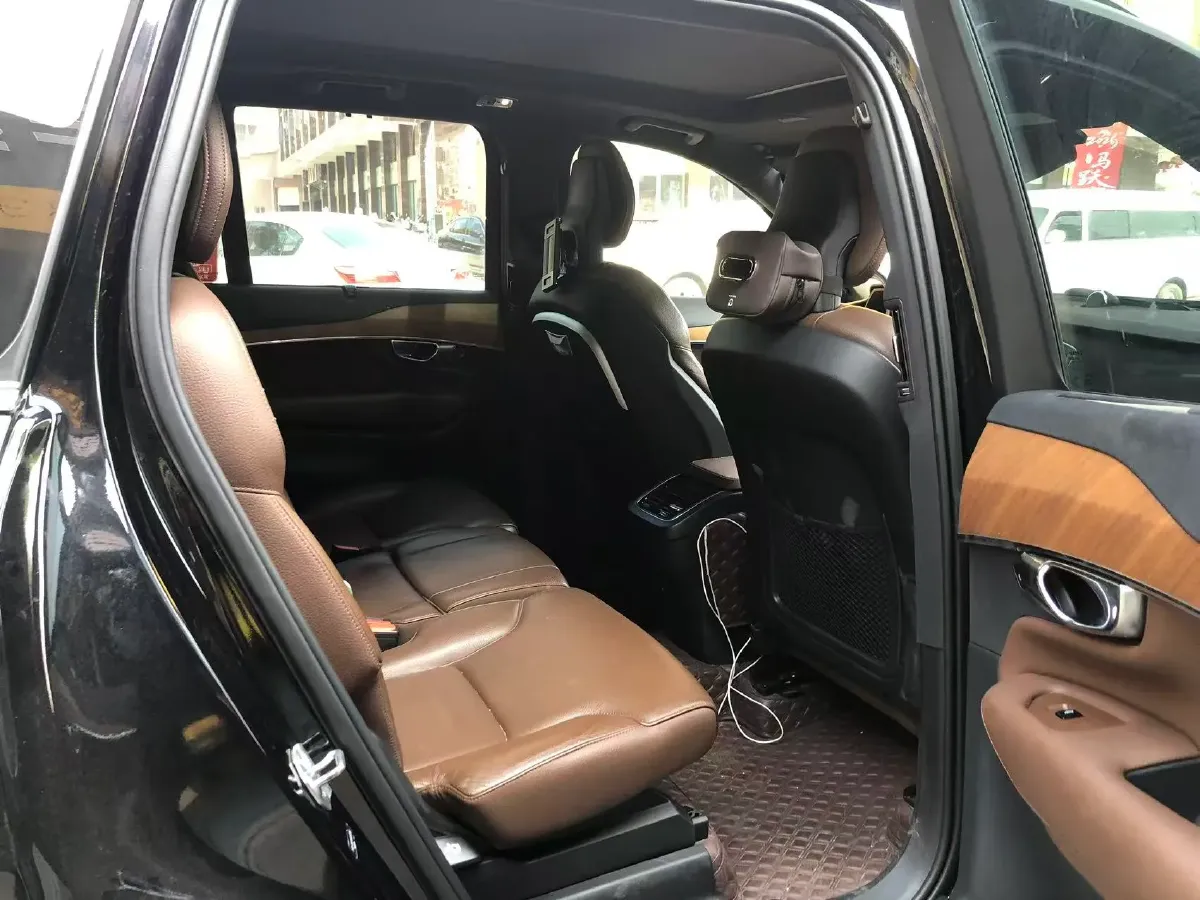 2021 Volvo XC90 2.0T 299HP L4 8AT,autocango,china used car exporter,china ev exporter,chinese used car exporter,chinese used ev exporter