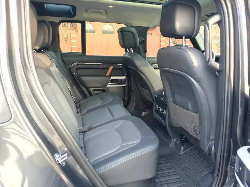 2023 Land Rover Defender 3.0T 400HP L6 8AT,autocango,china used car exporter,china ev exporter,chinese used car exporter,chinese used ev exporter
