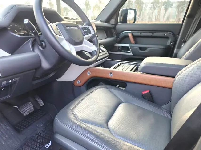 2023 Land Rover Defender 3.0T 400HP L6 8AT,autocango,china used car exporter,china ev exporter,chinese used car exporter,chinese used ev exporter