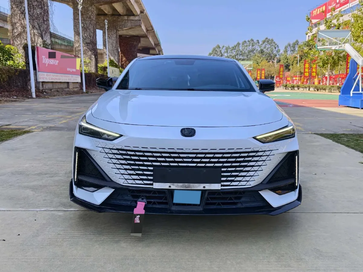 2022 ChangAn UNI-V 1.5T 188HP L4 7DCT,autocango,china used car exporter,china ev exporter,chinese used car exporter,chinese used ev exporter