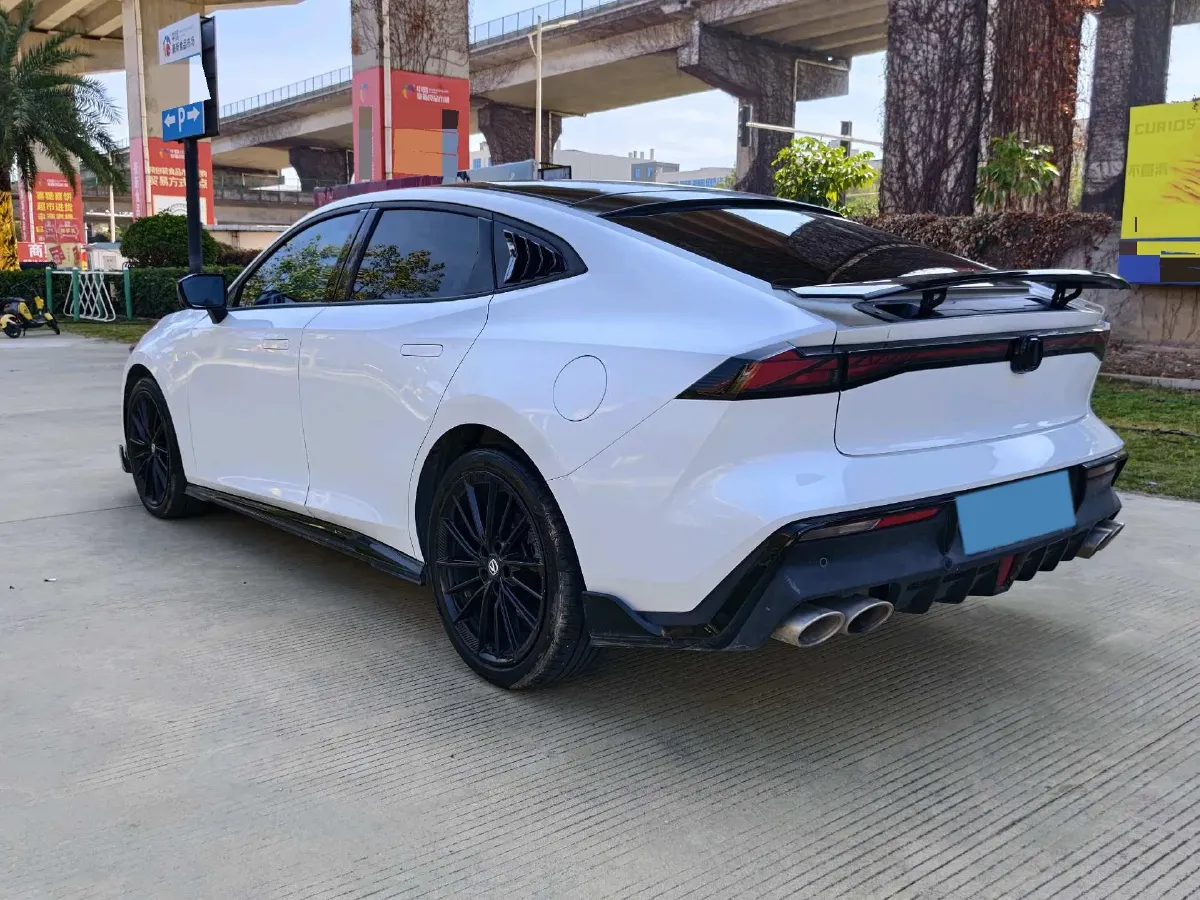 2022 ChangAn UNI-V 1.5T 188HP L4 7DCT,autocango,china used car exporter,china ev exporter,chinese used car exporter,chinese used ev exporter