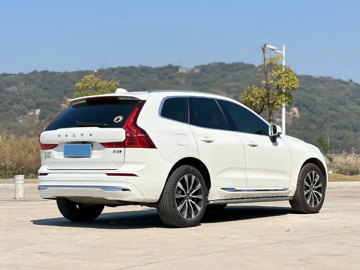 2023 Volvo XC60 2.0T 250HP L4 8AT,autocango,china used car exporter,china ev exporter,chinese used car exporter,chinese used ev exporter