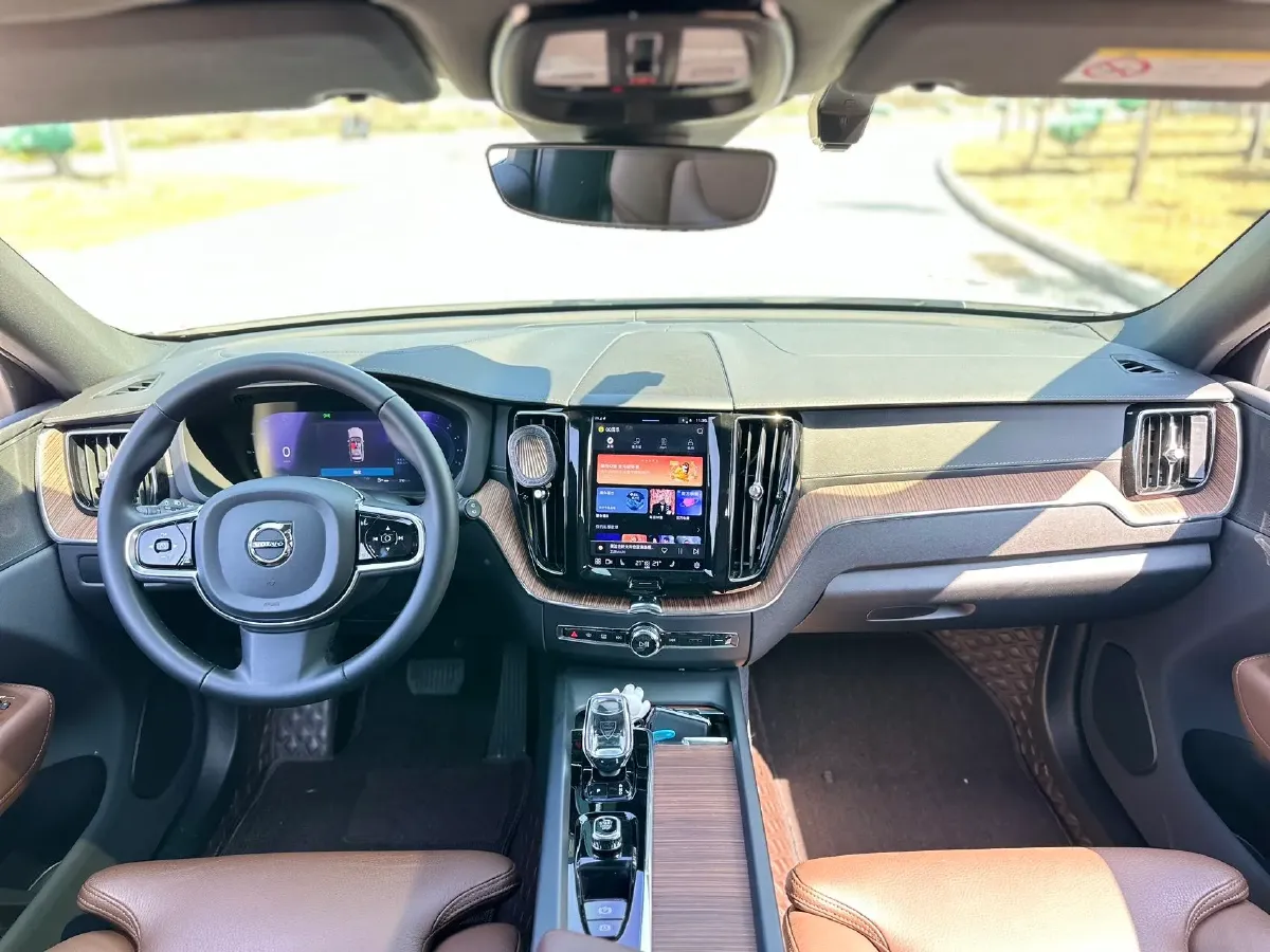 2023 Volvo XC60 2.0T 250HP L4 8AT,autocango,china used car exporter,china ev exporter,chinese used car exporter,chinese used ev exporter