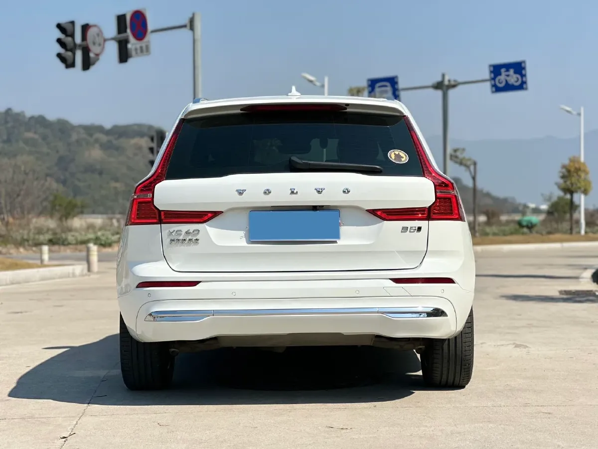2023 Volvo XC60 2.0T 250HP L4 8AT,autocango,china used car exporter,china ev exporter,chinese used car exporter,chinese used ev exporter