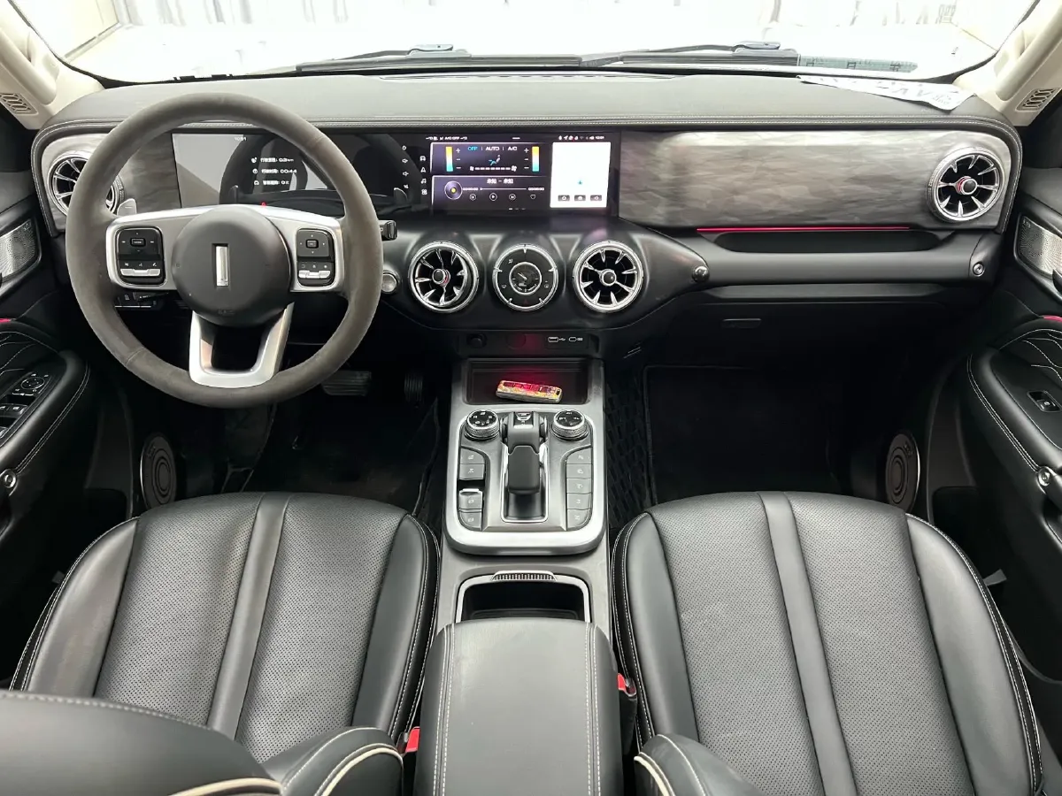 2021 Tank 300 2.0T 227HP L4 8AT,autocango,china used car exporter,china ev exporter,chinese used car exporter,chinese used ev exporter