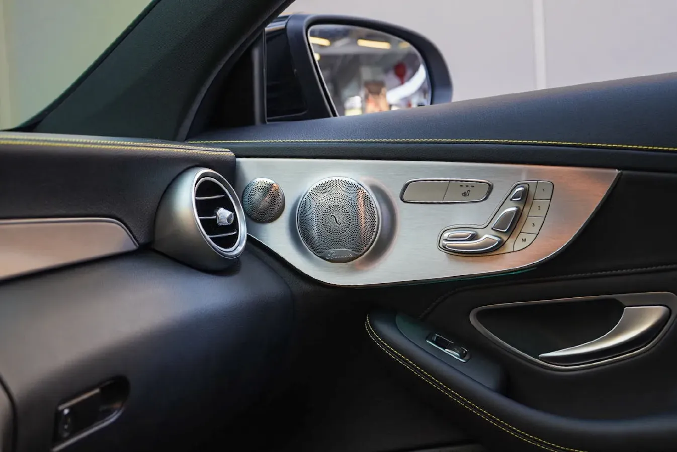 2021 Mercedes-Benz C AMG 4.0T 476HP V8 9AT,autocango,china used car exporter,china ev exporter,chinese used car exporter,chinese used ev exporter