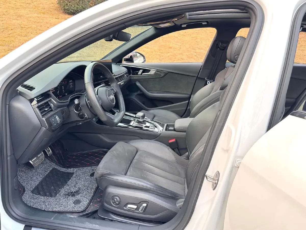 2024 Audi A4L 2.0T 245HP L4 7DCT,autocango,china used car exporter,china ev exporter,chinese used car exporter,chinese used ev exporter