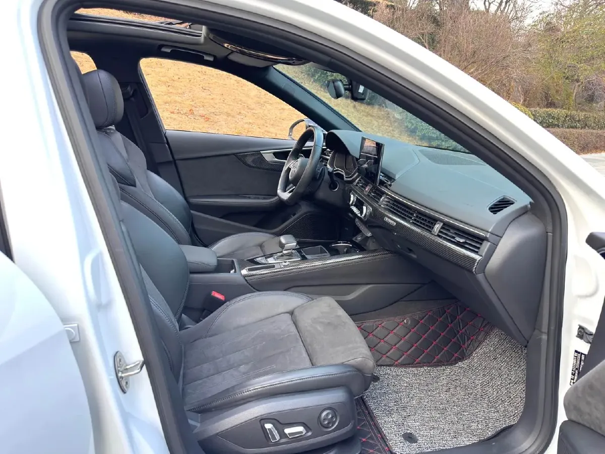 2024 Audi A4L 2.0T 245HP L4 7DCT,autocango,china used car exporter,china ev exporter,chinese used car exporter,chinese used ev exporter