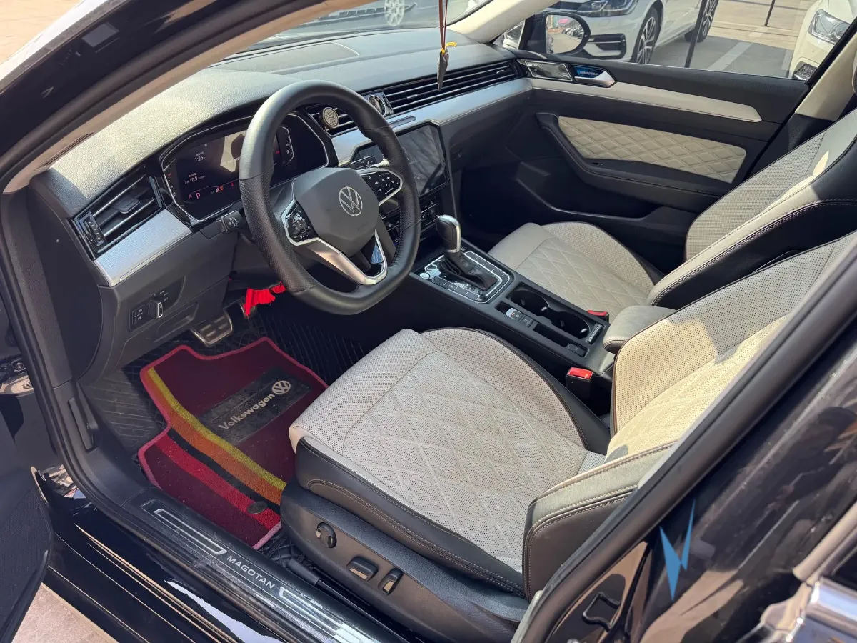 2023 Volkswagen Magotan 2.0T 186HP L4 7DCT,autocango,china used car exporter,china ev exporter,chinese used car exporter,chinese used ev exporter