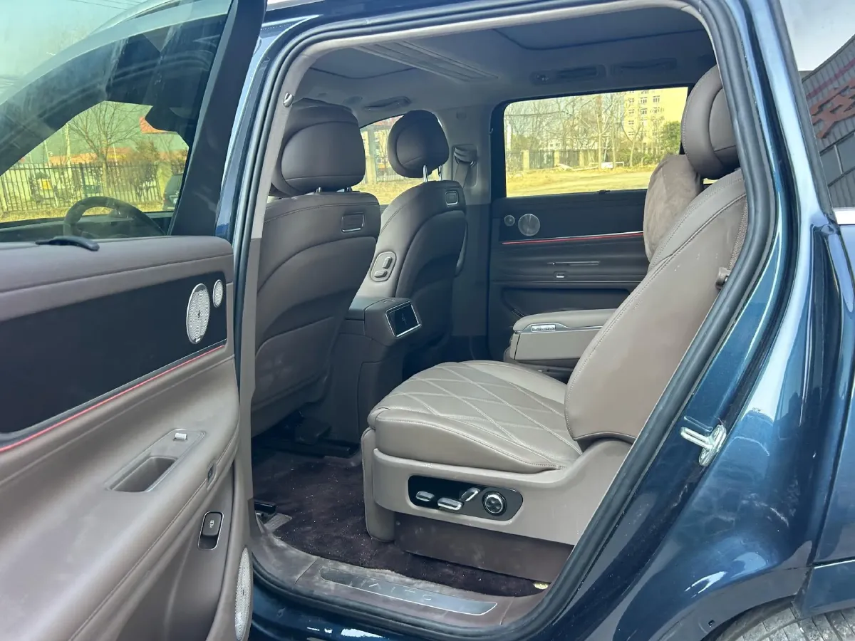 2025 AITO AITO M9 REEV 160HP REEV 52KWH,autocango,china used car exporter,china ev exporter,chinese used car exporter,chinese used ev exporter