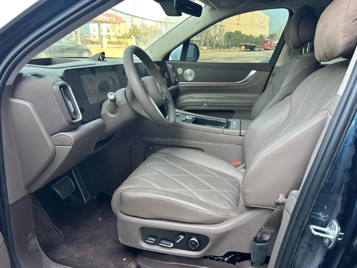 2025 AITO AITO M9 REEV 160HP REEV 52KWH,autocango,china used car exporter,china ev exporter,chinese used car exporter,chinese used ev exporter