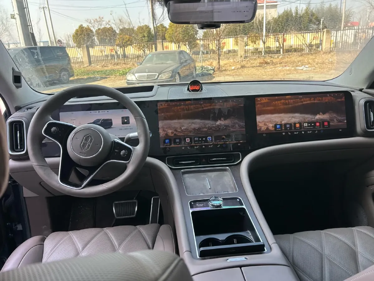 2025 AITO AITO M9 REEV 160HP REEV 52KWH,autocango,china used car exporter,china ev exporter,chinese used car exporter,chinese used ev exporter