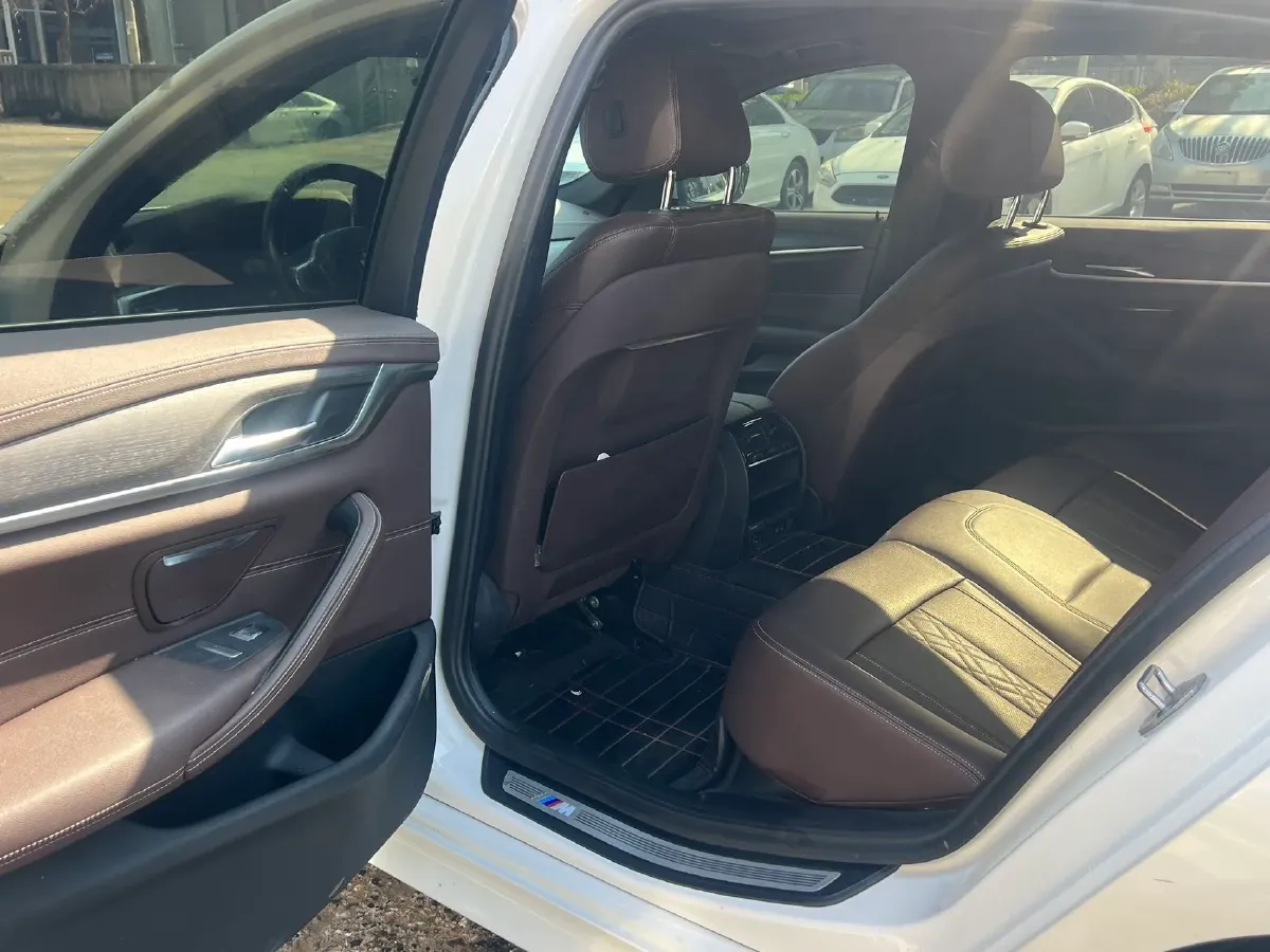 2022 BMW 5 Series 2.0T 252HP L4 8AT,autocango,china used car exporter,china ev exporter,chinese used car exporter,chinese used ev exporter