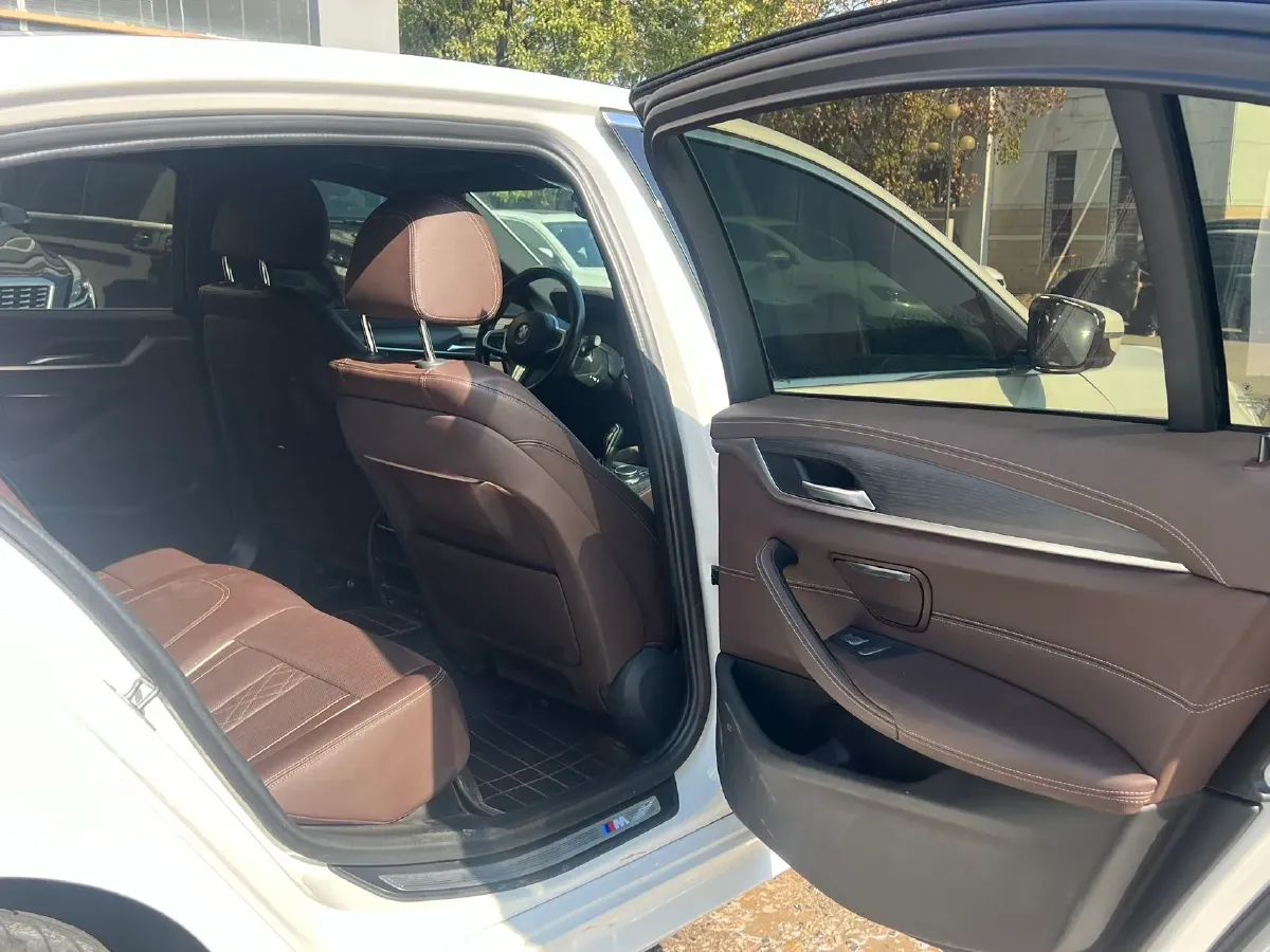 2022 BMW 5 Series 2.0T 252HP L4 8AT,autocango,china used car exporter,china ev exporter,chinese used car exporter,chinese used ev exporter