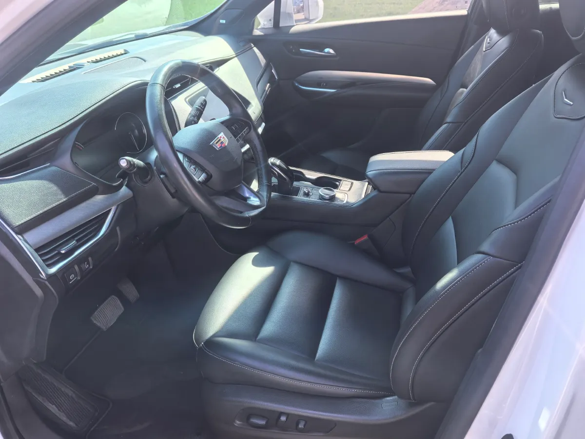 2021 Cadillac XT4 2.0T 237HP L4 9AT,autocango,china used car exporter,china ev exporter,chinese used car exporter,chinese used ev exporter