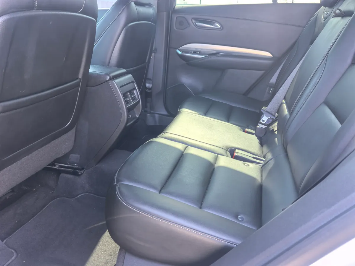 2021 Cadillac XT4 2.0T 237HP L4 9AT,autocango,china used car exporter,china ev exporter,chinese used car exporter,chinese used ev exporter