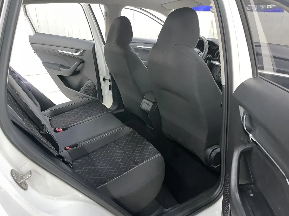 2018 Skoda Rapid Spaceback 1.4T 131HP L4 7DCT,autocango,china used car exporter,china ev exporter,chinese used car exporter,chinese used ev exporter