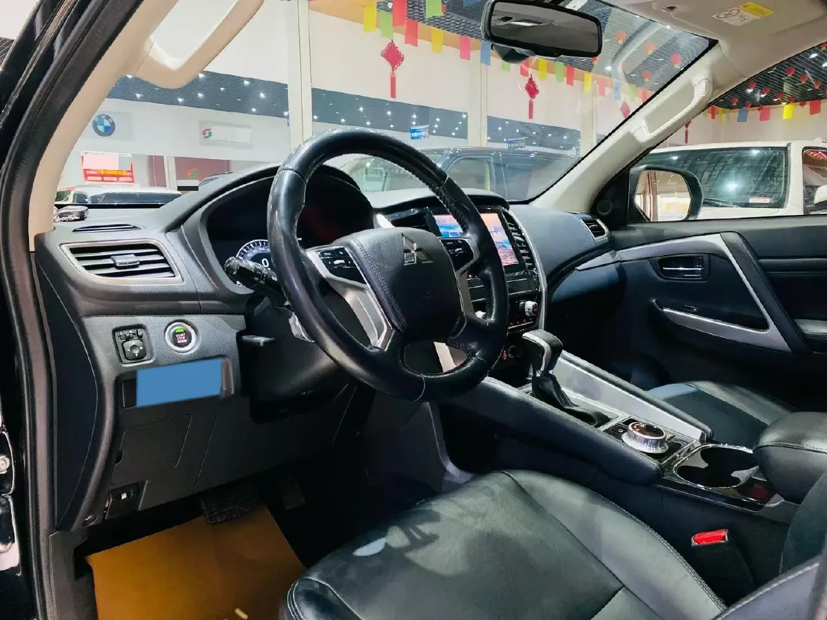 2020 Mitsubishi Pajero 3.0L 209HP V6 8AT,autocango,china used car exporter,china ev exporter,chinese used car exporter,chinese used ev exporter