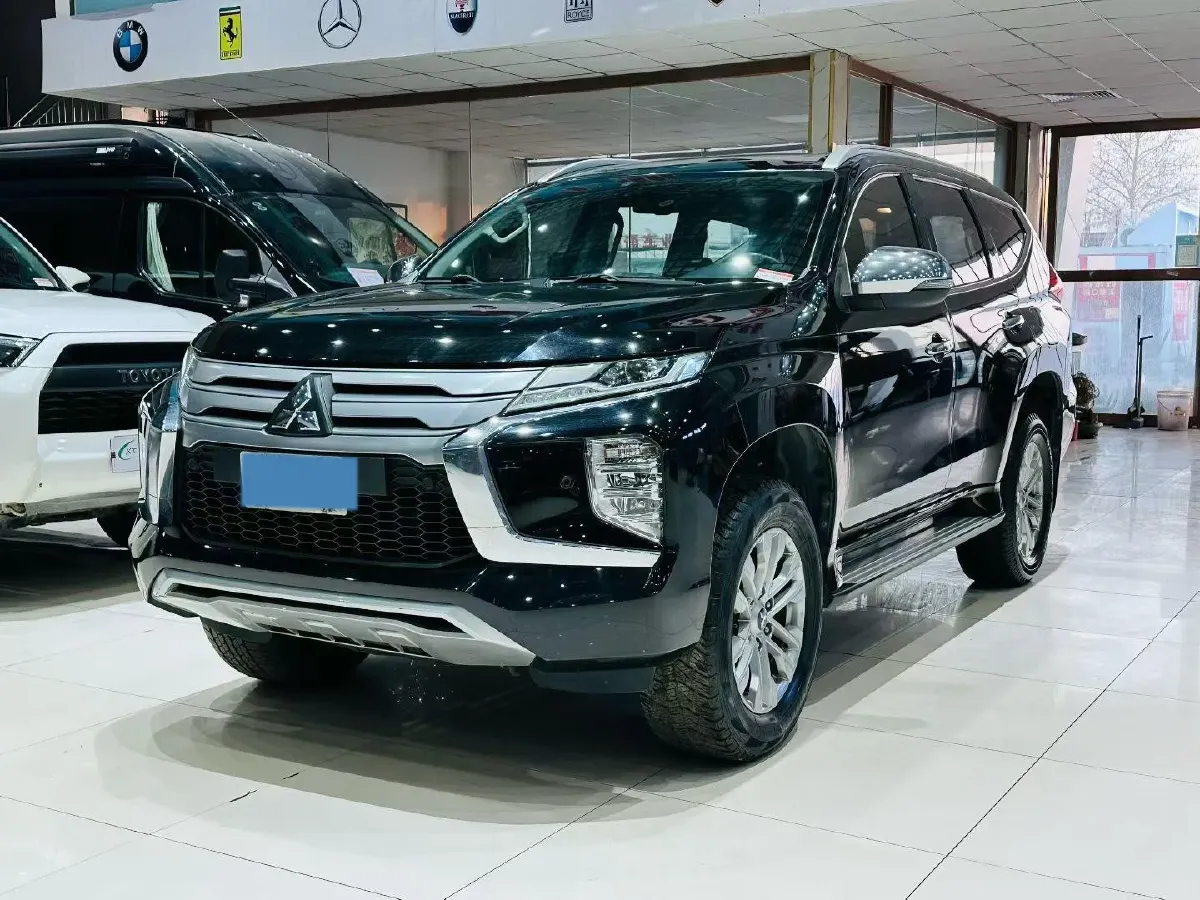 2020 Mitsubishi Pajero 3.0L 209HP V6 8AT,autocango,china used car exporter,china ev exporter,chinese used car exporter,chinese used ev exporter