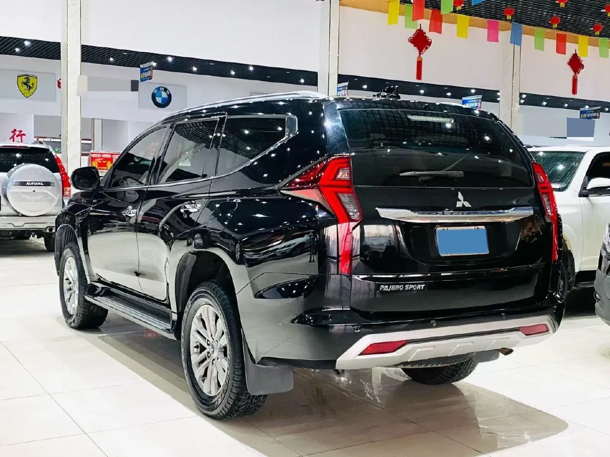 2020 Mitsubishi Pajero 3.0L 209HP V6 8AT,autocango,china used car exporter,china ev exporter,chinese used car exporter,chinese used ev exporter