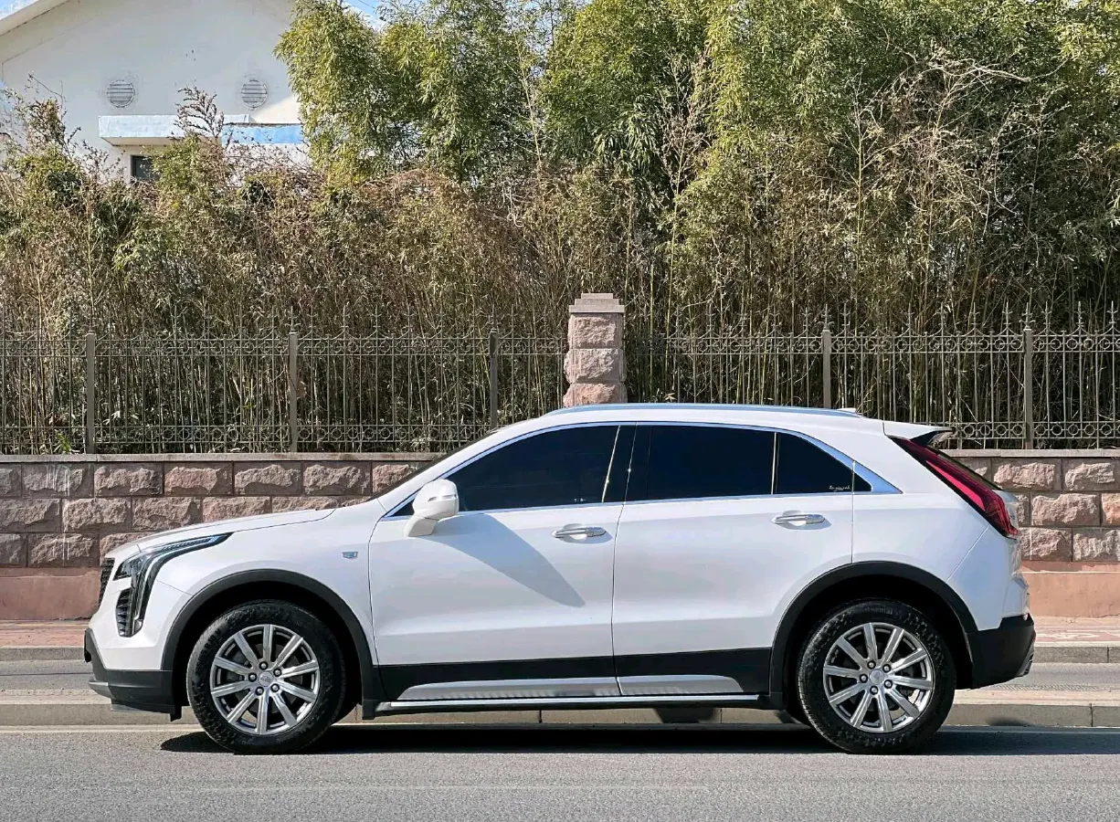 2021 Cadillac XT4 2.0T 237HP L4 9AT,autocango,china used car exporter,china ev exporter,chinese used car exporter,chinese used ev exporter