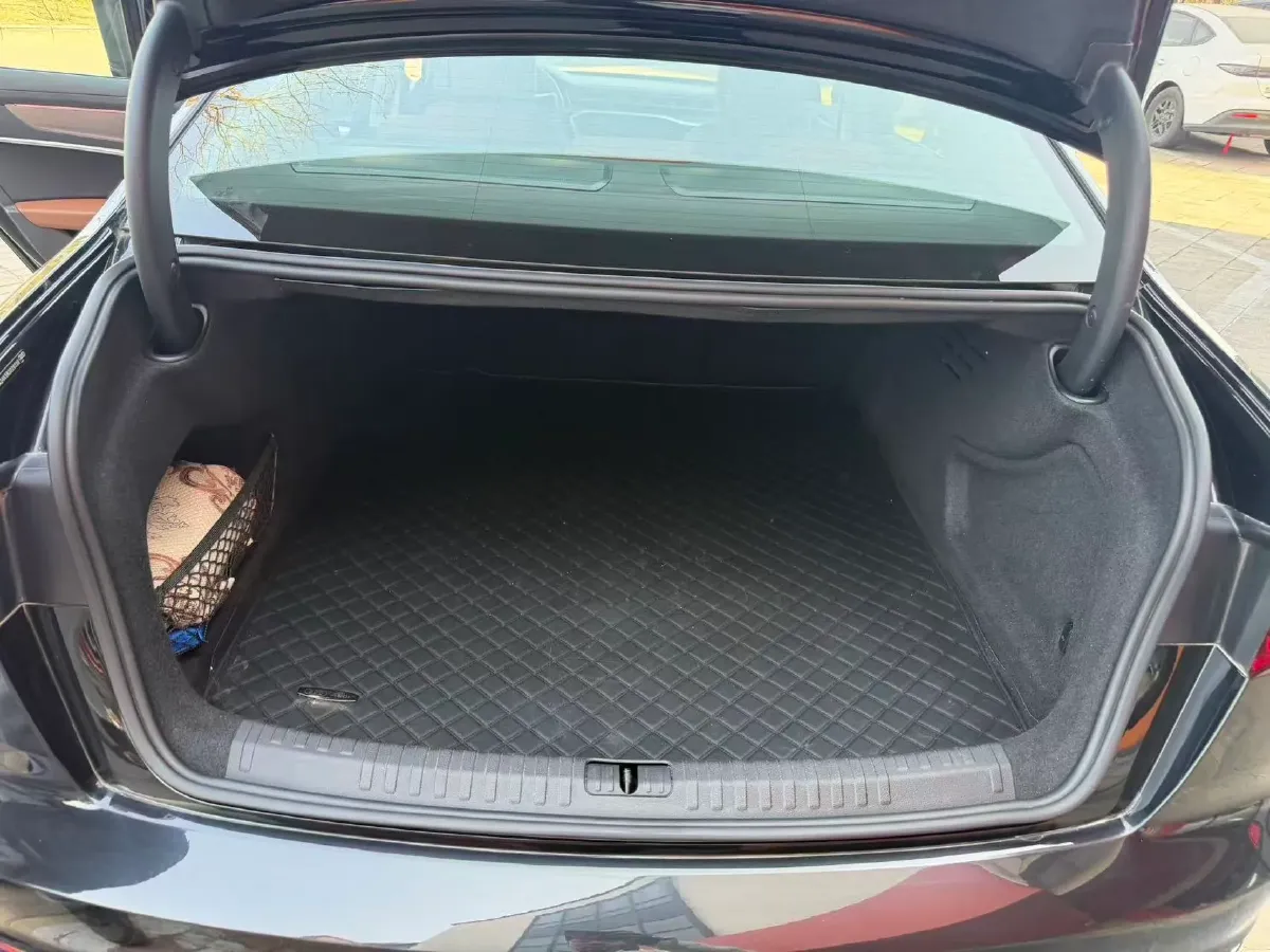 2024 Audi A6L 2.0T 245HP L4 7DCT,autocango,china used car exporter,china ev exporter,chinese used car exporter,chinese used ev exporter