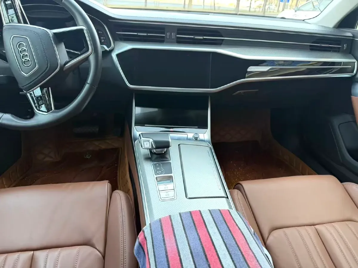 2024 Audi A6L 2.0T 245HP L4 7DCT,autocango,china used car exporter,china ev exporter,chinese used car exporter,chinese used ev exporter