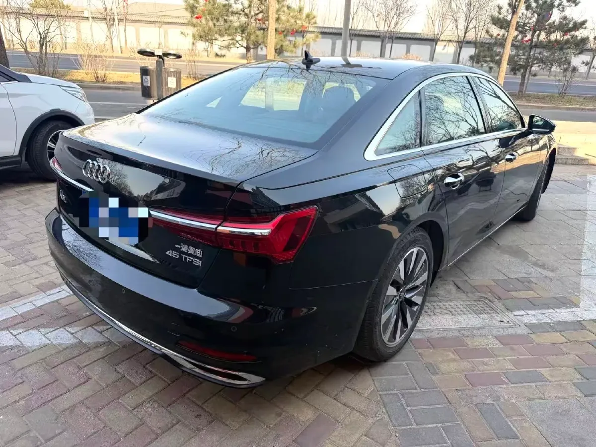 2024 Audi A6L 2.0T 245HP L4 7DCT,autocango,china used car exporter,china ev exporter,chinese used car exporter,chinese used ev exporter