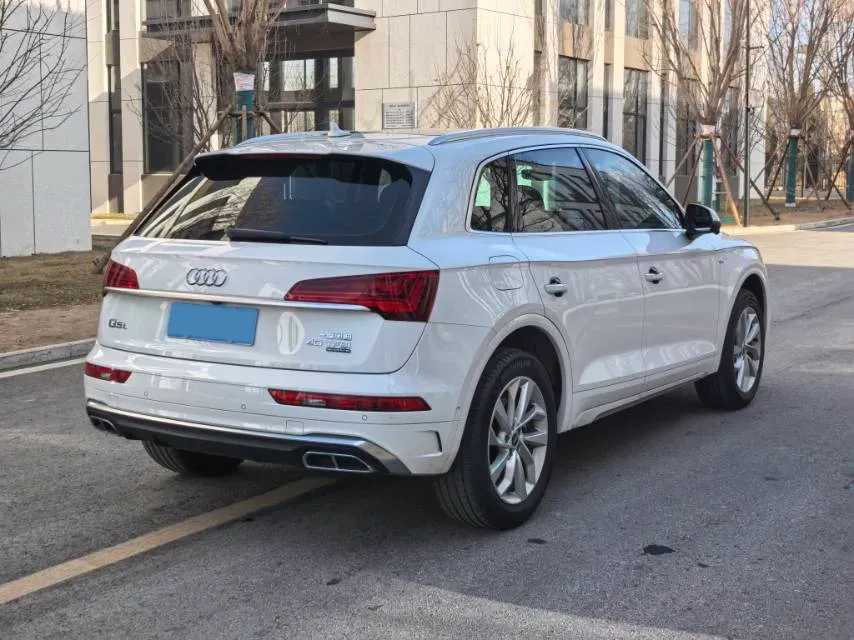 2021 Audi Q5L 2.0T 190HP L4 7DCT,autocango,china used car exporter,china ev exporter,chinese used car exporter,chinese used ev exporter