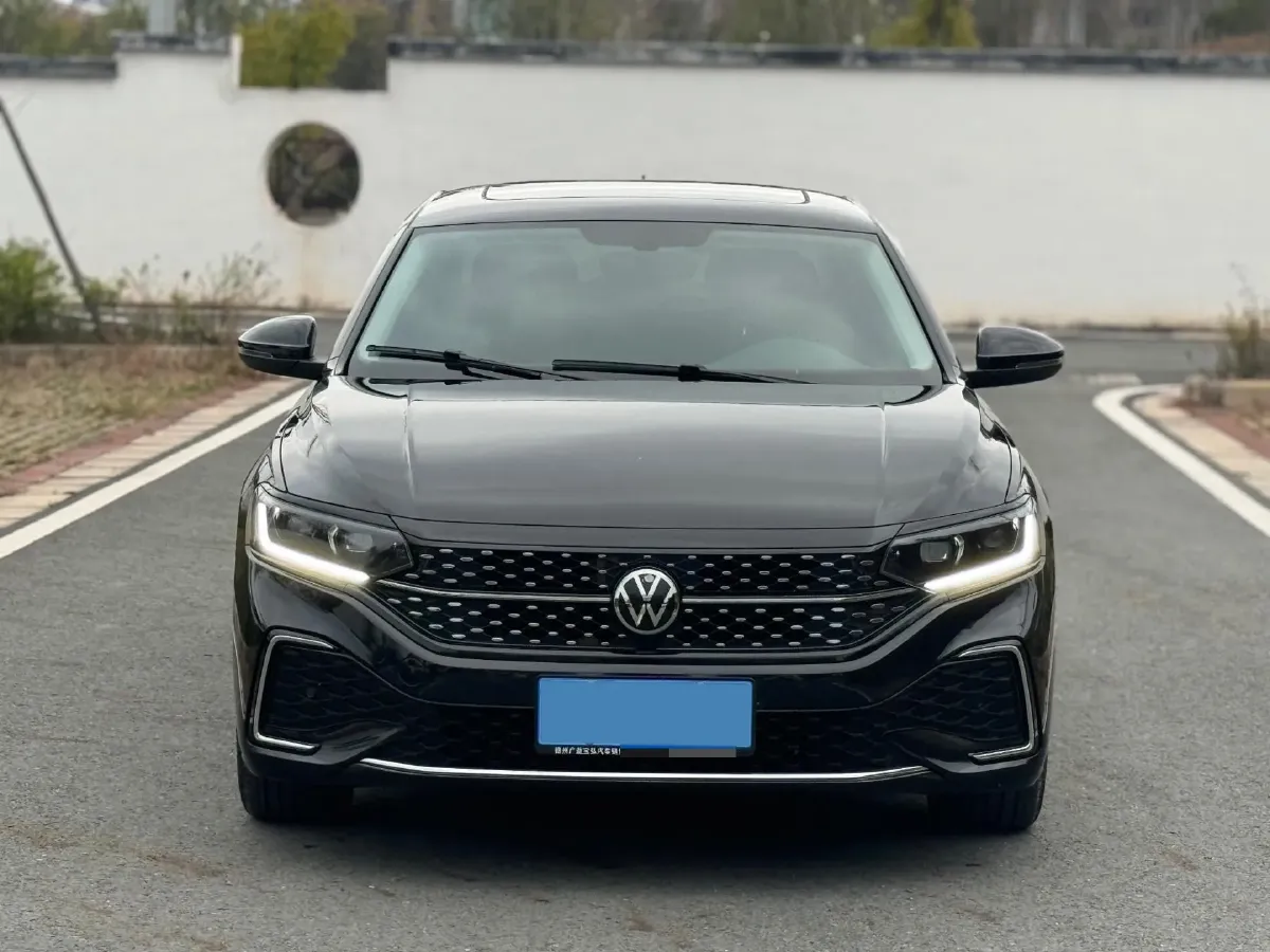 2024 Volkswagen Passat 2.0T 186HP L4 7DCT,autocango,china used car exporter,china ev exporter,chinese used car exporter,chinese used ev exporter