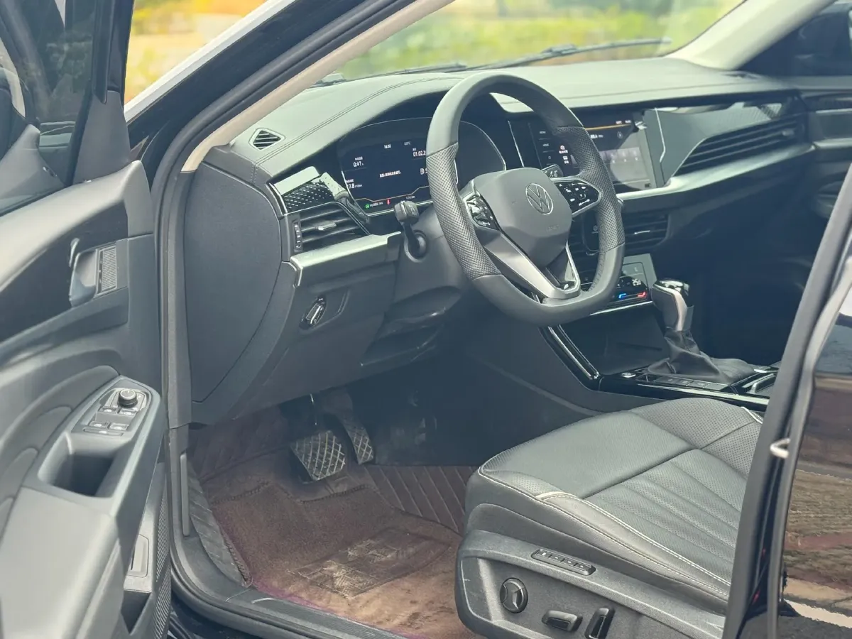 2024 Volkswagen Passat 2.0T 186HP L4 7DCT,autocango,china used car exporter,china ev exporter,chinese used car exporter,chinese used ev exporter