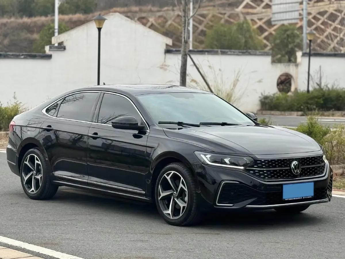 2024 Volkswagen Passat 2.0T 186HP L4 7DCT,autocango,china used car exporter,china ev exporter,chinese used car exporter,chinese used ev exporter