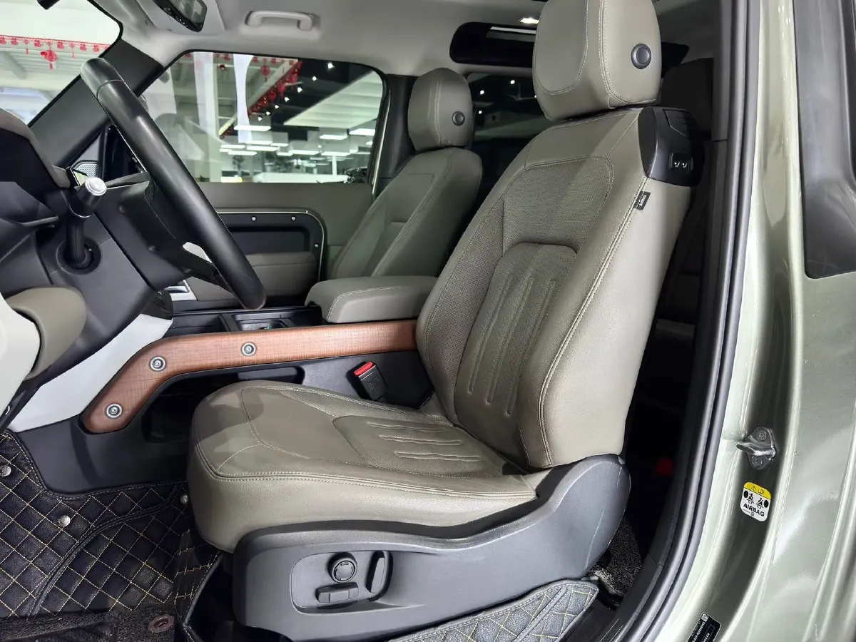 2022 Land Rover Defender 2.0T 300HP L4 8AT,autocango,china used car exporter,china ev exporter,chinese used car exporter,chinese used ev exporter