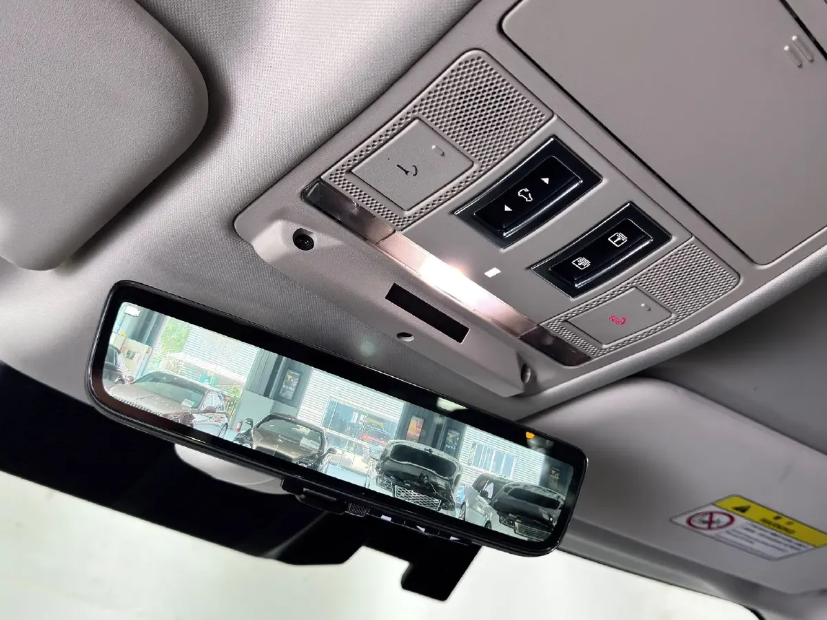 2022 Land Rover Defender 2.0T 300HP L4 8AT,autocango,china used car exporter,china ev exporter,chinese used car exporter,chinese used ev exporter