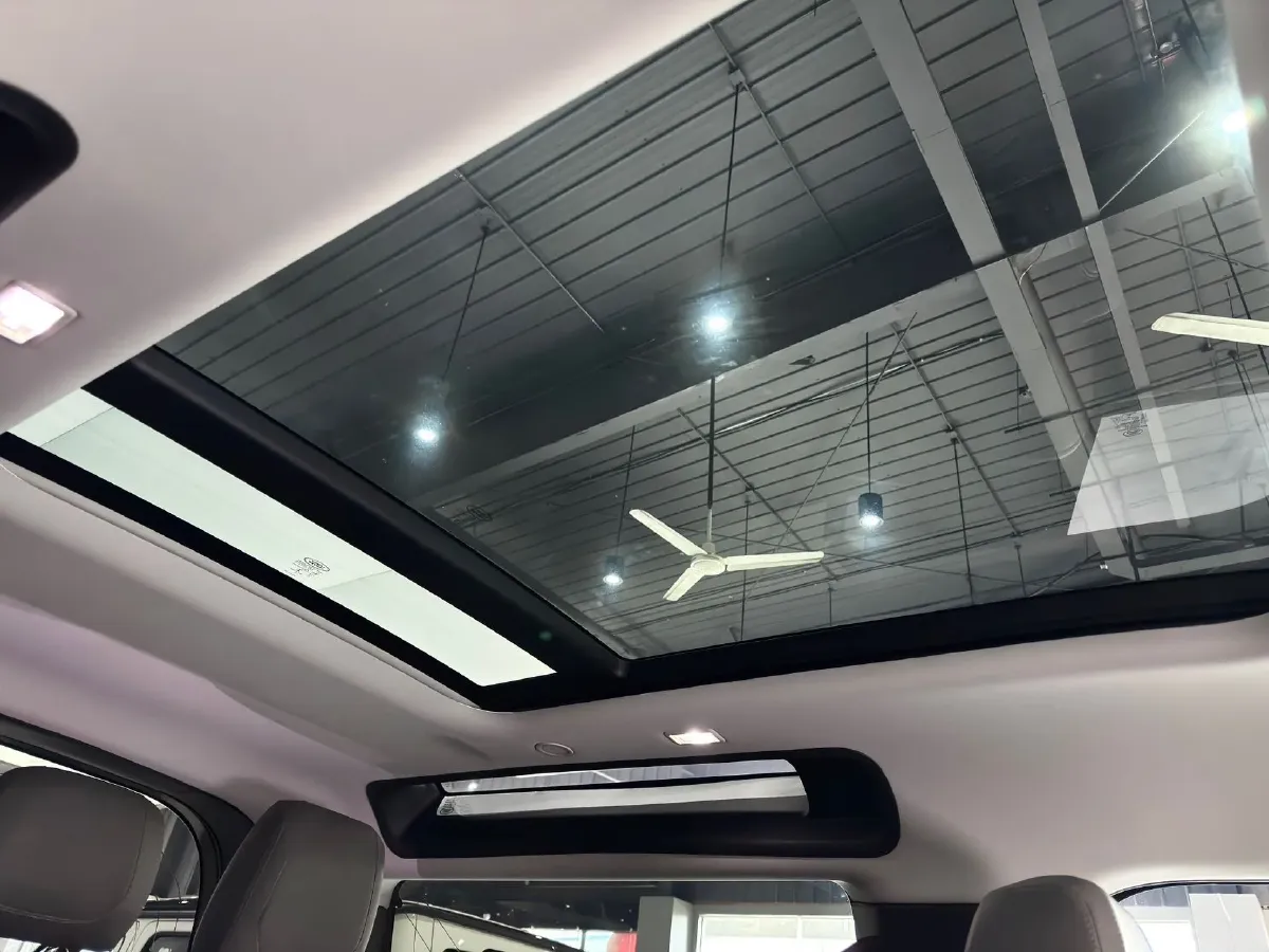 2022 Land Rover Defender 2.0T 300HP L4 8AT,autocango,china used car exporter,china ev exporter,chinese used car exporter,chinese used ev exporter