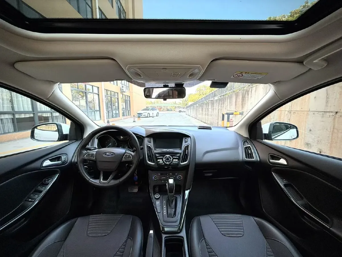 2018 Ford Focus 1.0T 125HP L3 6AT,autocango,china used car exporter,china ev exporter,chinese used car exporter,chinese used ev exporter