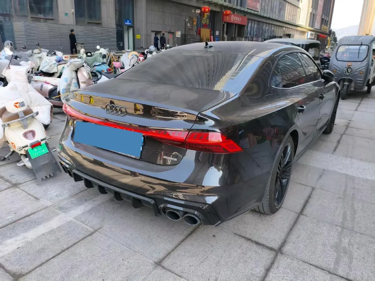 2024 Audi A7L 2.0T 245HP L4 7DCT,autocango,china used car exporter,china ev exporter,chinese used car exporter,chinese used ev exporter