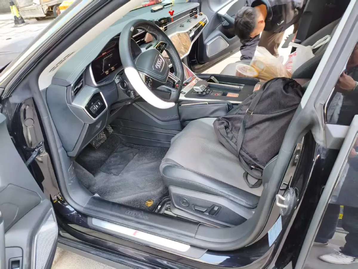 2024 Audi A7L 2.0T 245HP L4 7DCT,autocango,china used car exporter,china ev exporter,chinese used car exporter,chinese used ev exporter