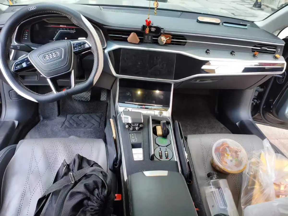 2024 Audi A7L 2.0T 245HP L4 7DCT,autocango,china used car exporter,china ev exporter,chinese used car exporter,chinese used ev exporter