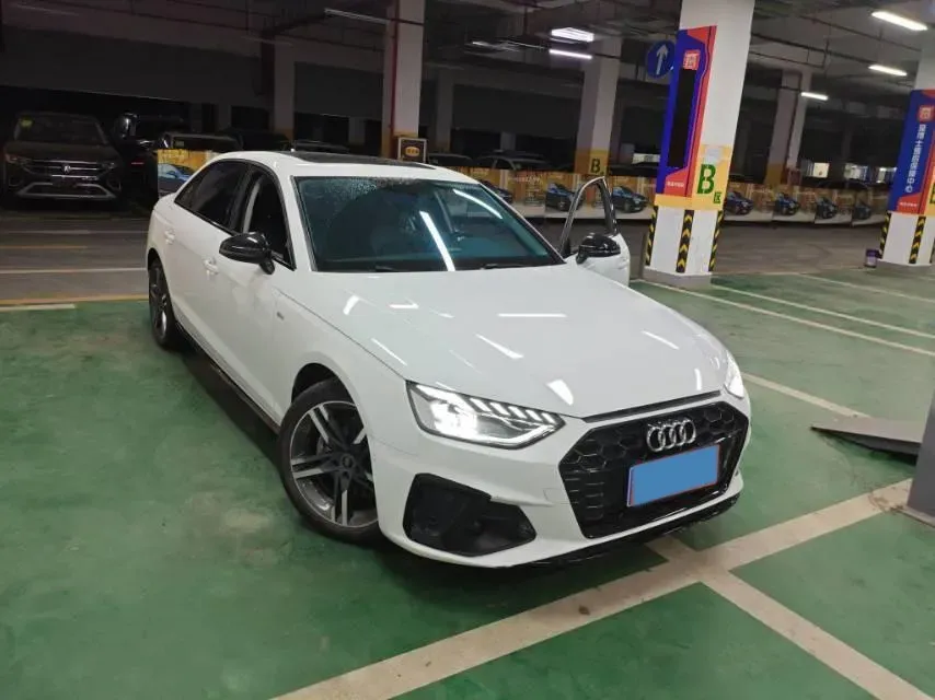 2022 Audi A4L 2.0T 190HP L4 7DCT,autocango,china used car exporter,china ev exporter,chinese used car exporter,chinese used ev exporter