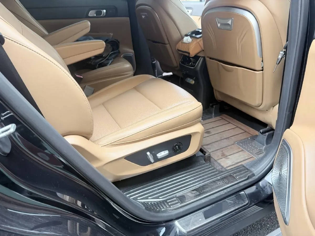 2021 Li ONE Range Extended 131HP REEV 40.5KWH,autocango,china used car exporter,china ev exporter,chinese used car exporter,chinese used ev exporter