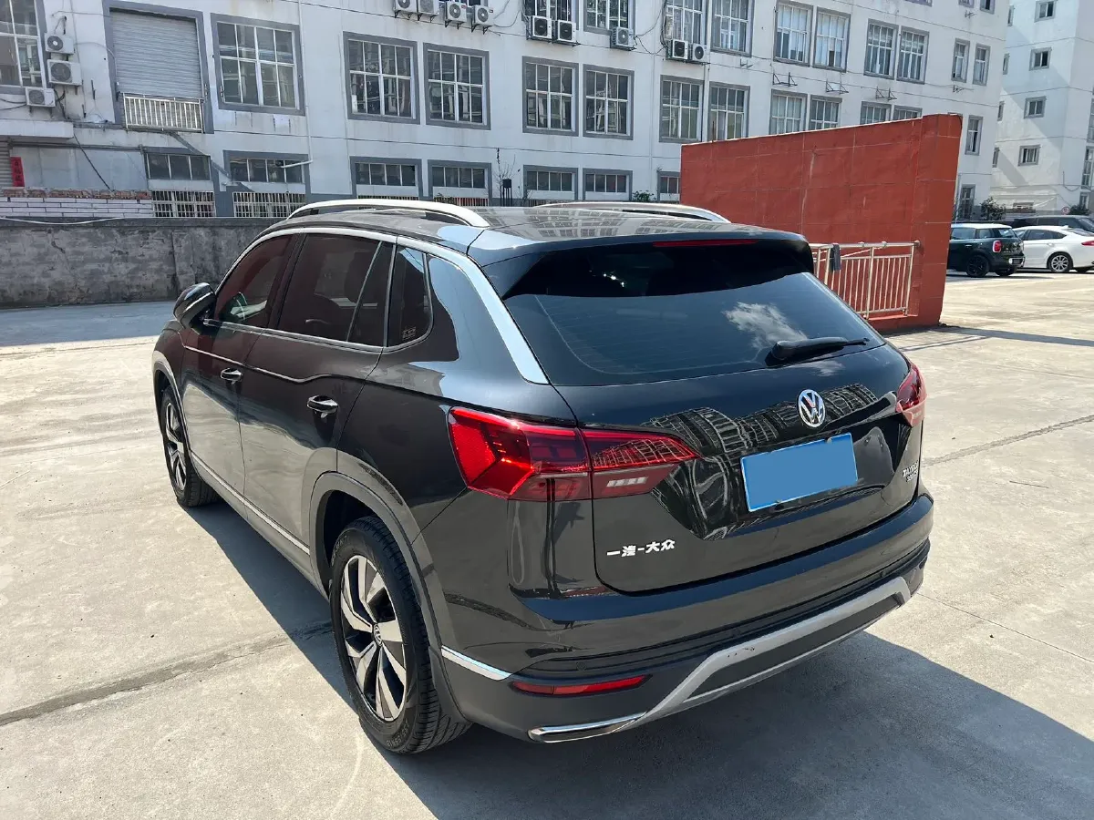 2019 Jeep Cherokee 2.0T 234HP L4 9AT,autocango,china used car exporter,china ev exporter,chinese used car exporter,chinese used ev exporter