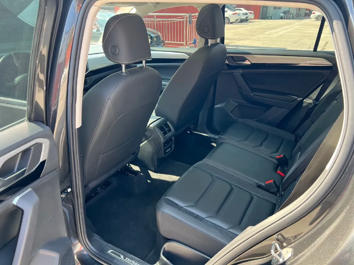 2019 Jeep Cherokee 2.0T 234HP L4 9AT,autocango,china used car exporter,china ev exporter,chinese used car exporter,chinese used ev exporter