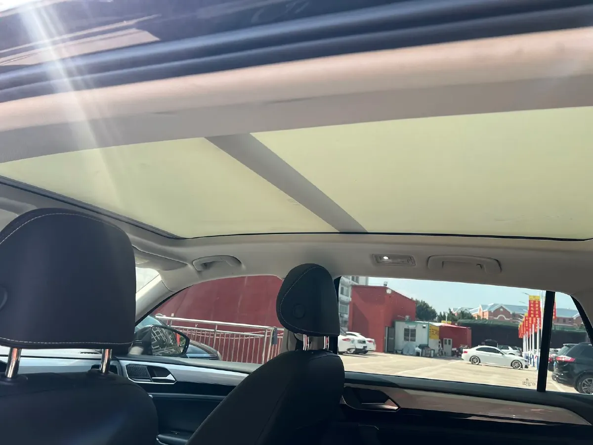 2019 Jeep Cherokee 2.0T 234HP L4 9AT,autocango,china used car exporter,china ev exporter,chinese used car exporter,chinese used ev exporter