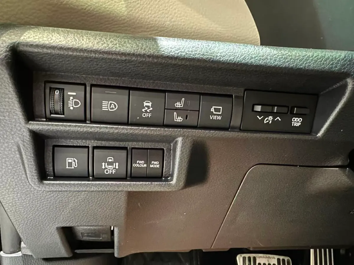 2024 Toyota Granvia 2.5L 189HP L4 E-CVT Hybrid,autocango,china used car exporter,china ev exporter,chinese used car exporter,chinese used ev exporter